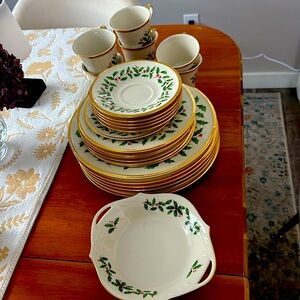 Lenox Christmas 🎄 pattern “holiday “.